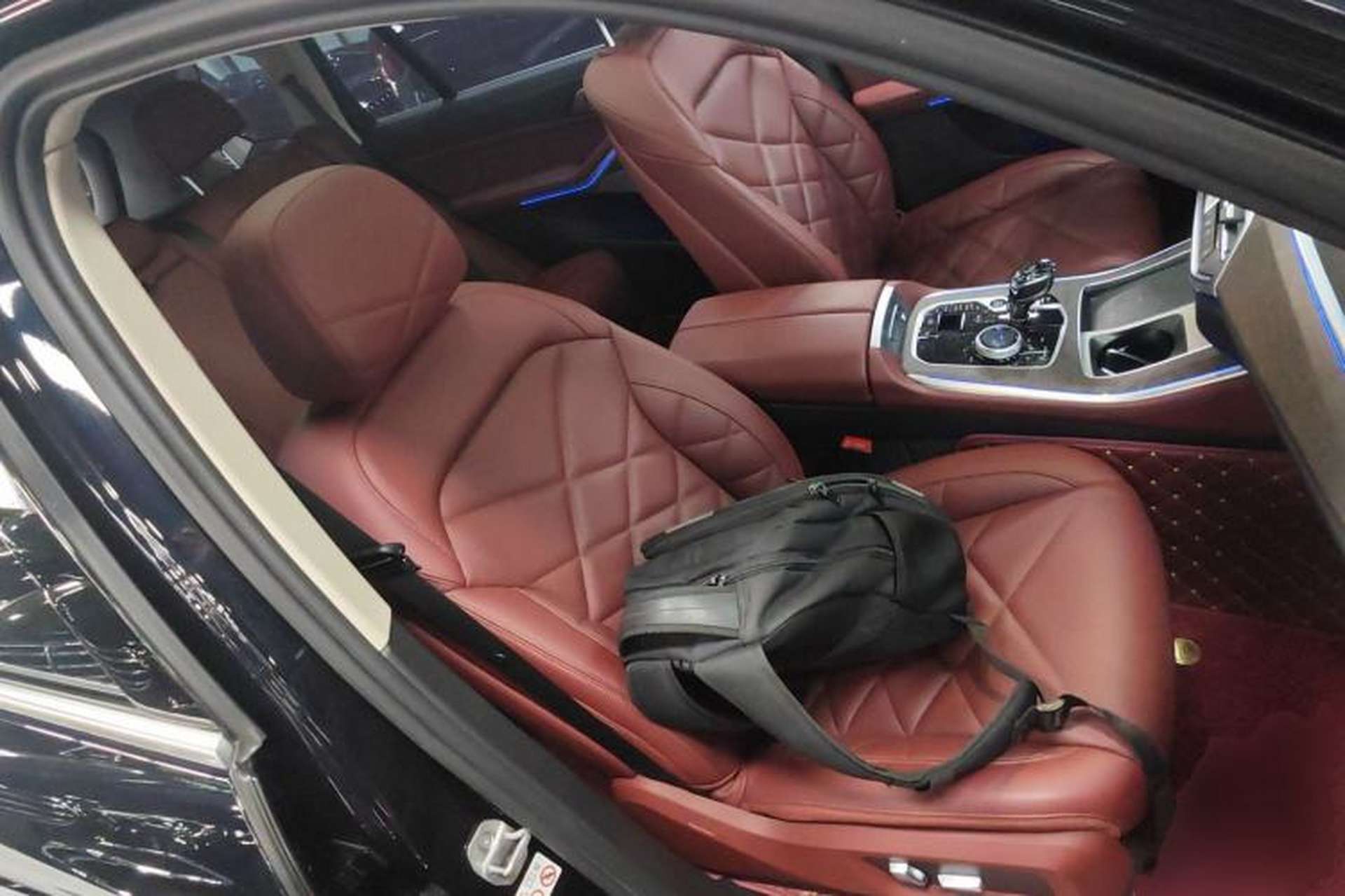 Used BMW X5 2022 xDrive 30Li Luxury M Sport Package Right Front Seat