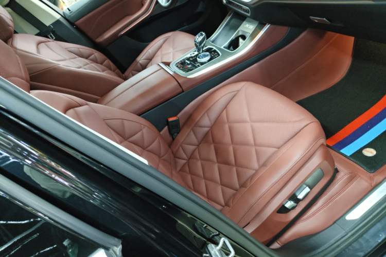 Used BMW X5 2022 Restyled xDrive 30Li Luxury Version M Sport Package Right Front Seat