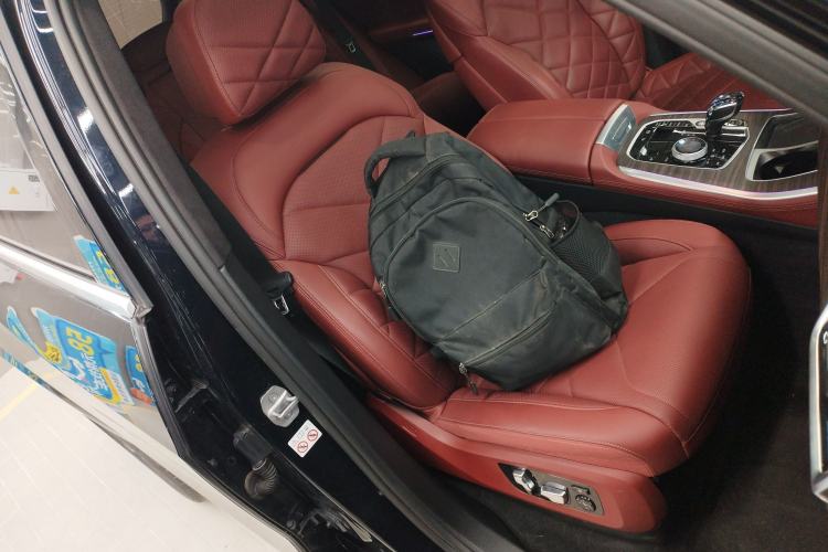 Used BMW X5 2022 Restyled xDrive 40Li Luxury Edition M Sport Package Right Front Seat