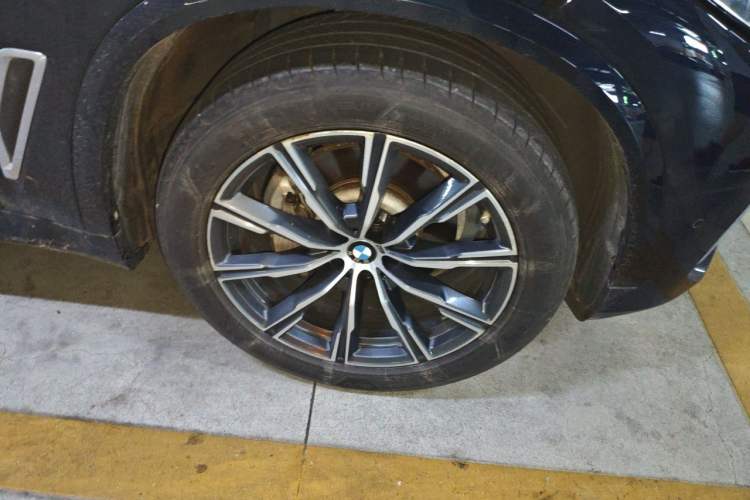 Used BMW X5 2022 xDrive 30Li Luxury M Sport Package Right Front Wheel Hub