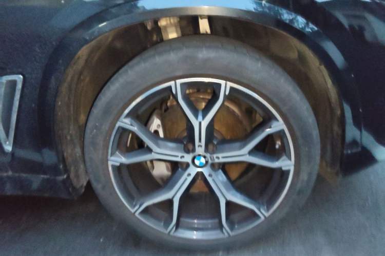Used BMW X5 2022 xDrive 40Li M Sport Package Right Front Wheel Hub