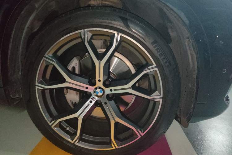 Used BMW X5 2022 Restyled xDrive 40Li M Sport Package Right Front Wheel Hub