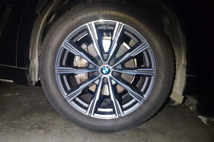 Used BMW X5 2022 xDrive40i M Sport Package Right Front Wheel Hub
