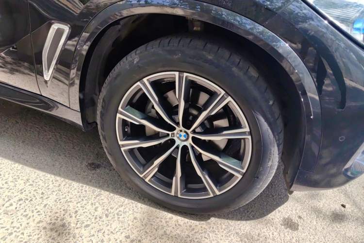 Used BMW X5 2022 Restyled xDrive 30Li M Sport Package Right Front Wheel Hub