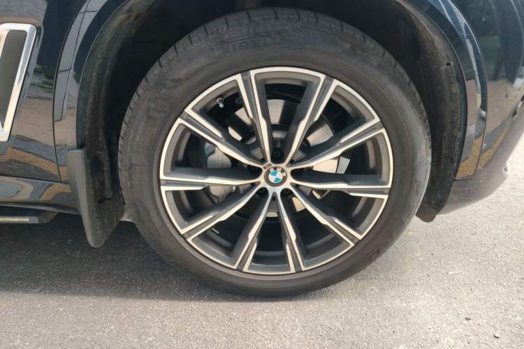 Used BMW X5 2022 xDrive 30Li Luxury M Sport Package Right Front Wheel Hub