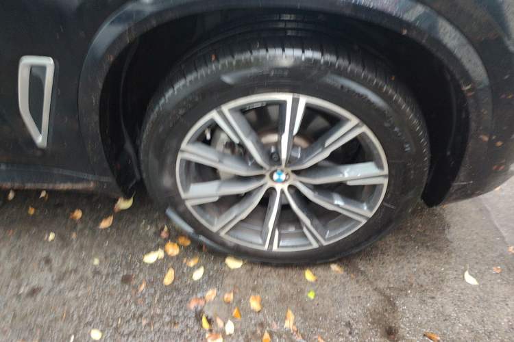 Used BMW X5 2022 xDrive 30Li Luxury M Sport Package Right Front Wheel Hub