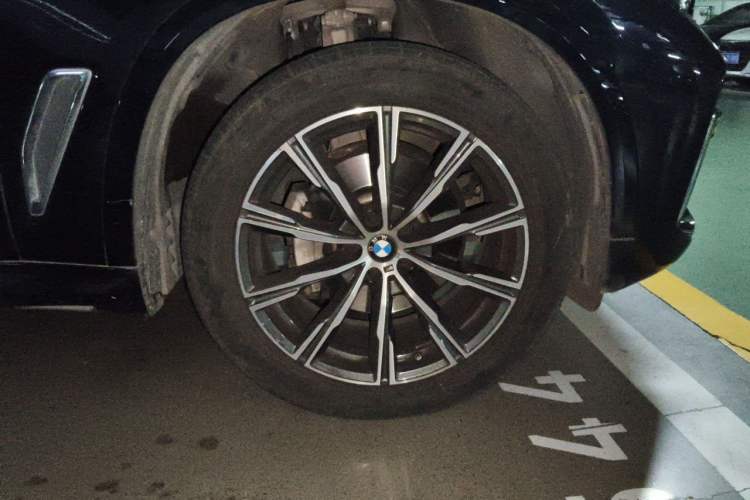Used BMW X5 2022 xDrive 30Li M Sport Package Right Front Wheel Hub