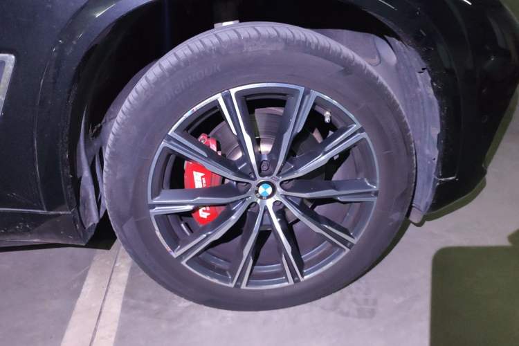 Used BMW X5 2022 Restyled xDrive 30Li Luxury Version M Sport Package Right Front Wheel Hub