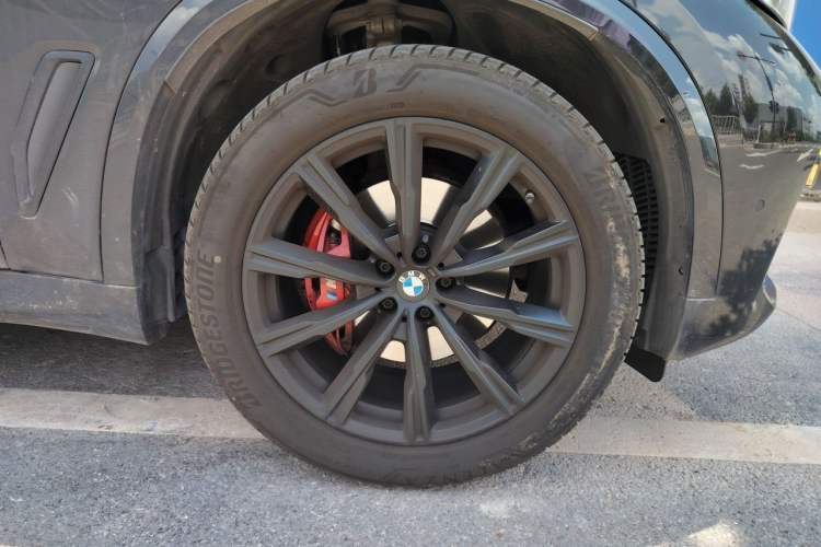 Used BMW X5 2022 xDrive40i M Sport Package Right Front Wheel Hub