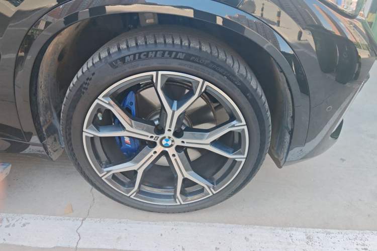 Used BMW X5 2022 xDrive 40Li M Sport Package Right Front Wheel Hub