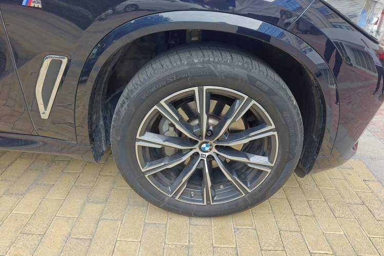 Used BMW X5 2022 Restyled xDrive 30Li Luxury Version M Sport Package Right Front Wheel Hub