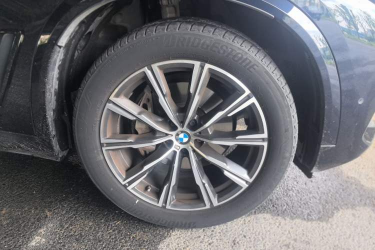 Used BMW X5 2022 xDrive40i M Sport Package Right Front Wheel Hub