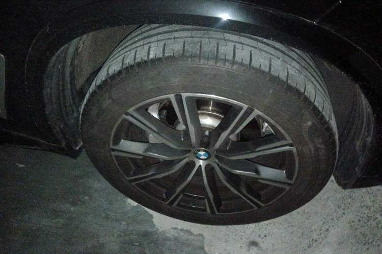 Used BMW X5 2022 Restyled xDrive 30Li M Sport Package Right Front Wheel Hub