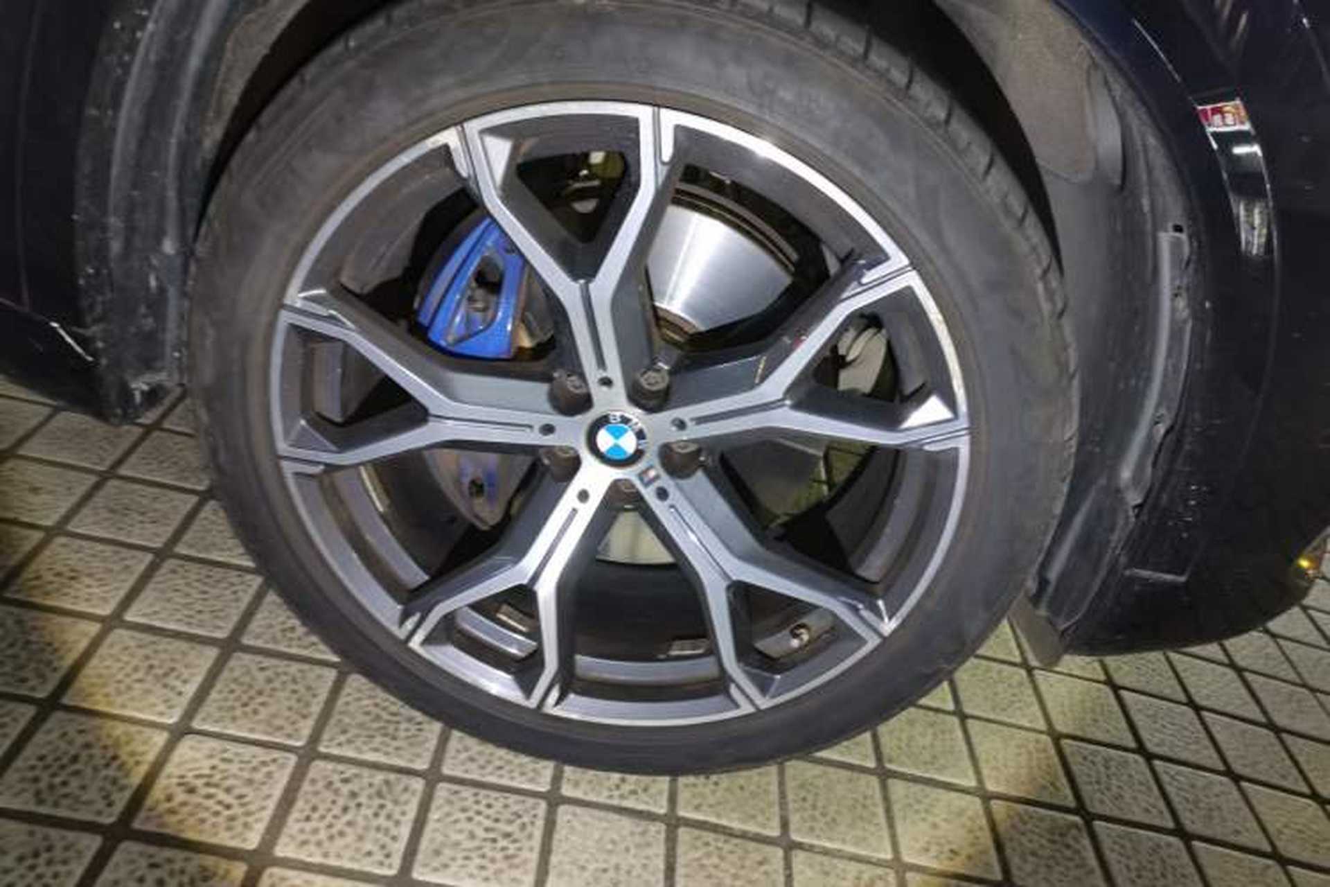 Used BMW X5 2022 xDrive 40Li M Sport Package Right Front Wheel Hub