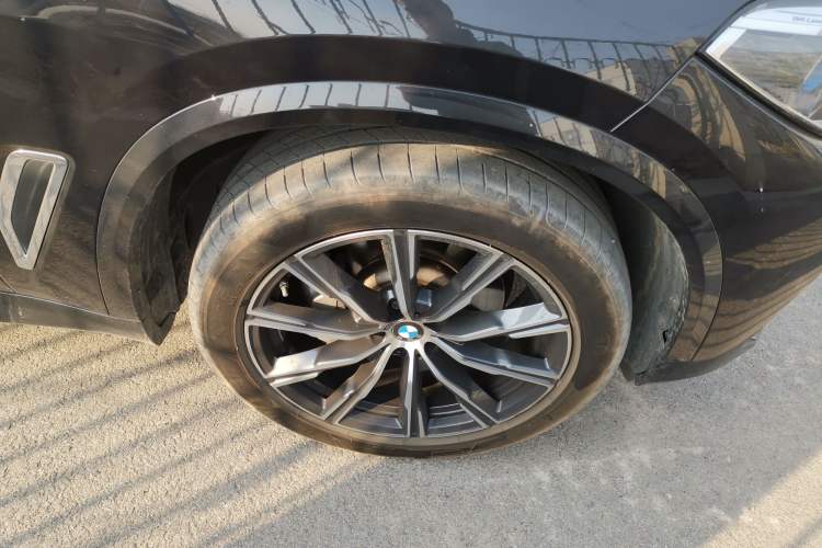 Used BMW X5 2022 xDrive 30Li Luxury M Sport Package Right Front Wheel Hub