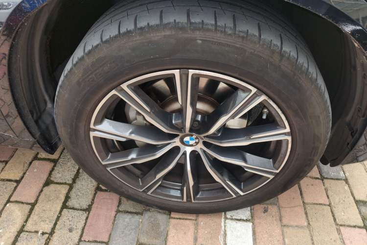 Used BMW X5 2022 xDrive 30Li Luxury M Sport Package Right Front Wheel Hub