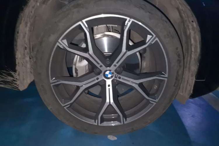 Used BMW X5 2022 Restyled xDrive 40Li M Sport Package Right Front Wheel Hub