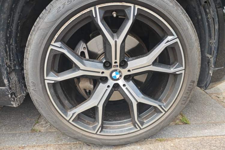 Used BMW X5 2022 Restyled xDrive 40Li M Sport Package Right Front Wheel Hub