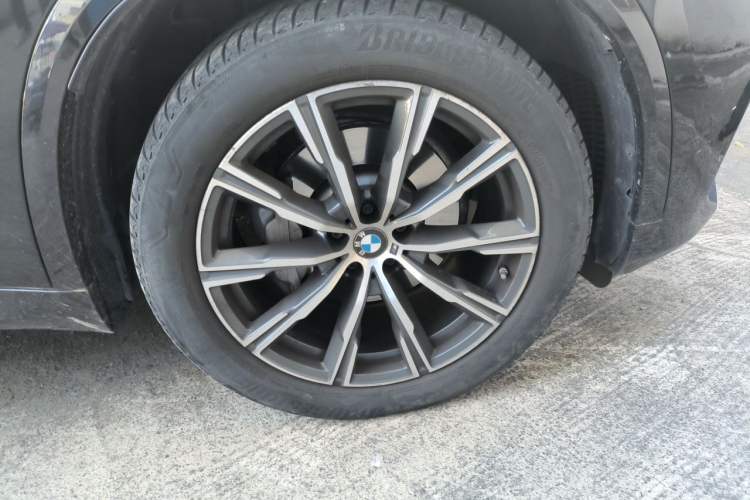 Used BMW X5 2022 xDrive30i M Sport Package Right Front Wheel Hub
