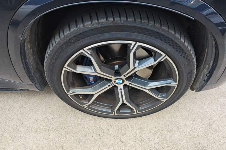 Used BMW X5 2022 xDrive40i Luxury Edition M Sport Package Right Front Wheel Hub