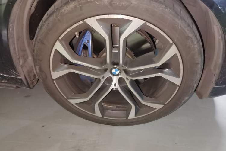 Used BMW X5 2022 xDrive 40Li Luxury Edition M Sport Package Right Front Wheel Hub