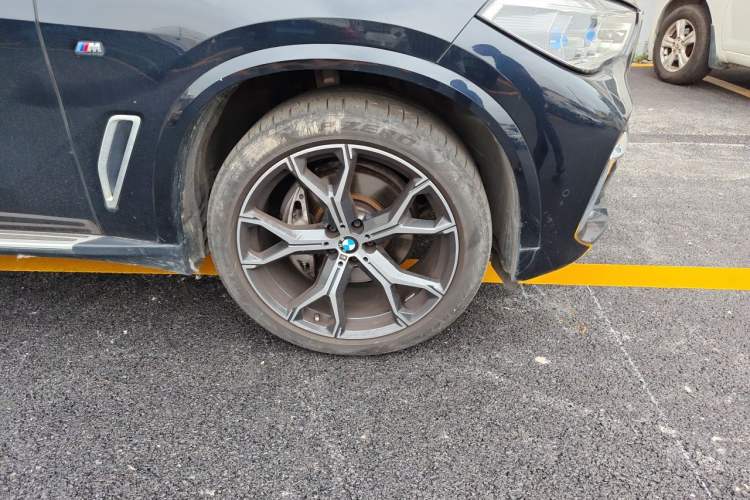 Used BMW X5 2022 Restyled xDrive 40Li M Sport Package Right Front Wheel Hub