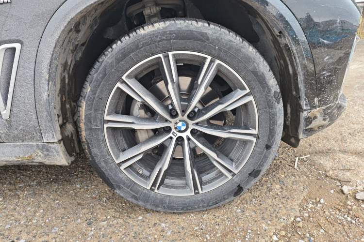 Used BMW X5 2022 Restyled xDrive 30Li Luxury Version M Sport Package Right Front Wheel Hub