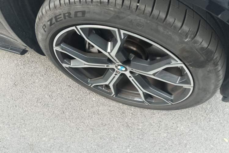 Used BMW X5 2022 xDrive 40Li M Sport Package Right Front Wheel Hub