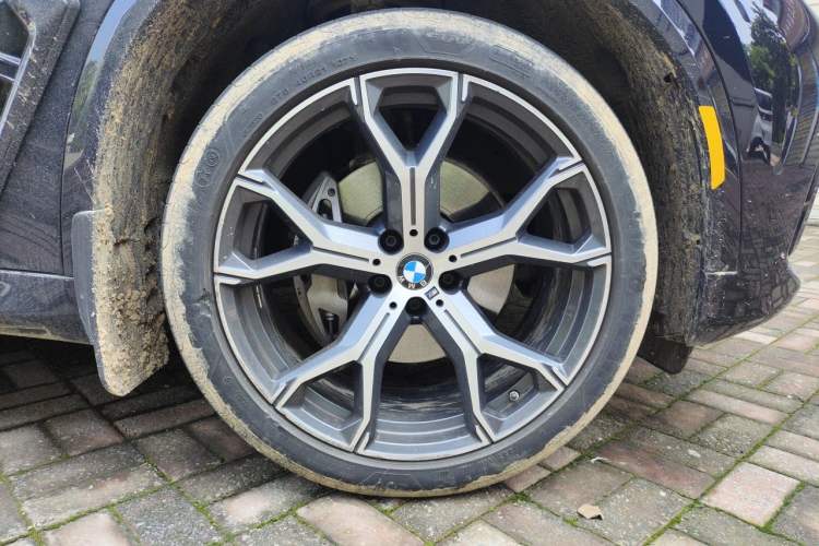 Used BMW X5 2022 xDrive 40Li M Sport Package Right Front Wheel Hub