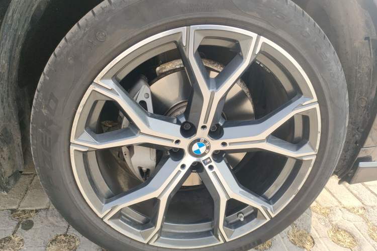 Used BMW X5 2022 Restyled xDrive 40Li M Sport Package Right Front Wheel Hub
