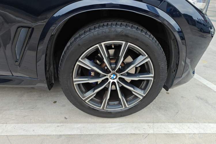 Used BMW X5 2022 xDrive30i M Sport Package Right Front Wheel Hub