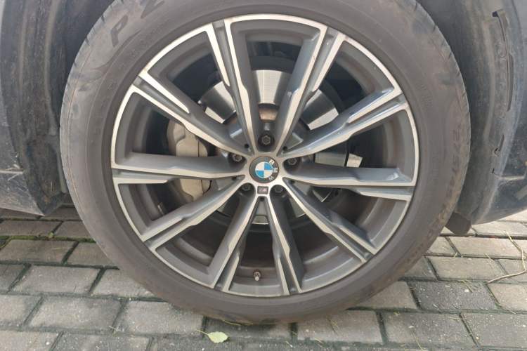 Used BMW X5 2022 Restyled xDrive 30Li Luxury Version M Sport Package Right Front Wheel Hub