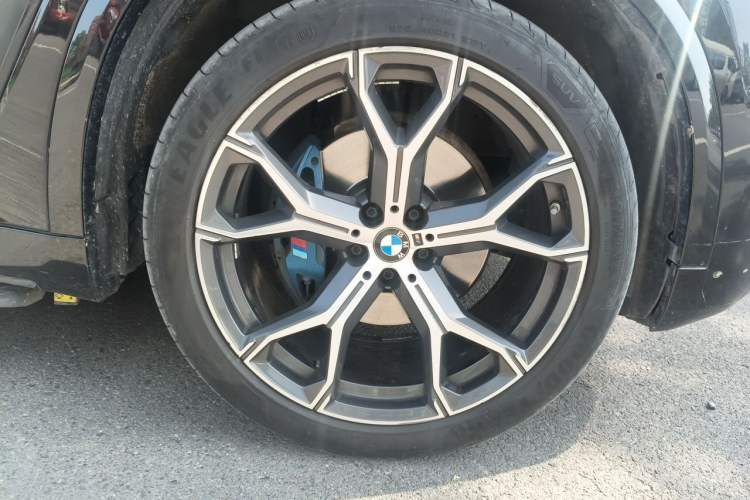 Used BMW X5 2022 xDrive 40Li M Sport Package Right Front Wheel Hub