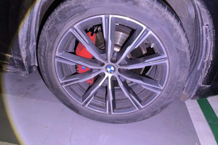Used BMW X5 2022 xDrive 30Li M Sport Package Right Front Wheel Hub