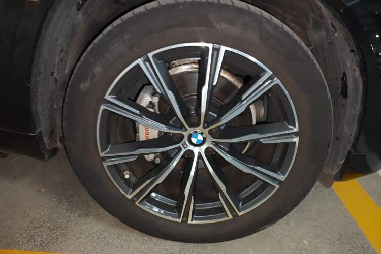 Used BMW X5 2022 xDrive 30Li Luxury M Sport Package Right Front Wheel Hub
