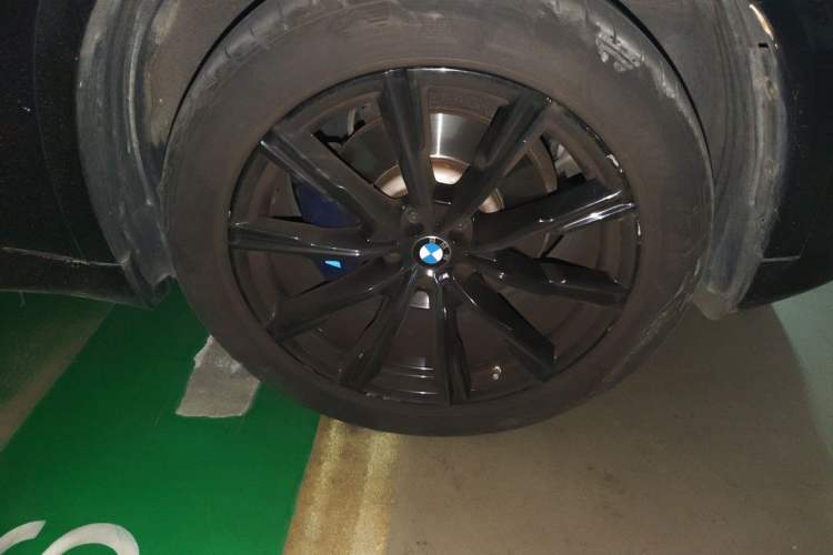 Used BMW X5 2022 xDrive 30Li Luxury M Sport Package Right Front Wheel Hub