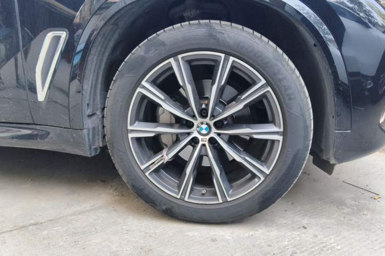Used BMW X5 2022 xDrive 30Li Luxury M Sport Package Right Front Wheel Hub