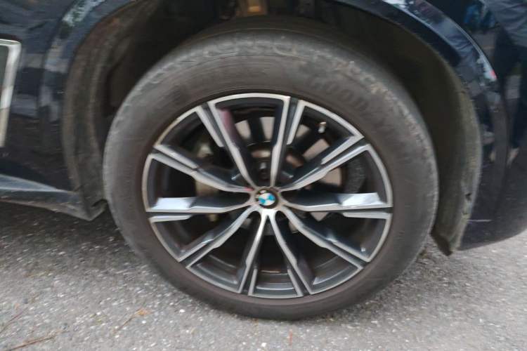Used BMW X5 2022 xDrive 30Li Luxury M Sport Package Right Front Wheel Hub