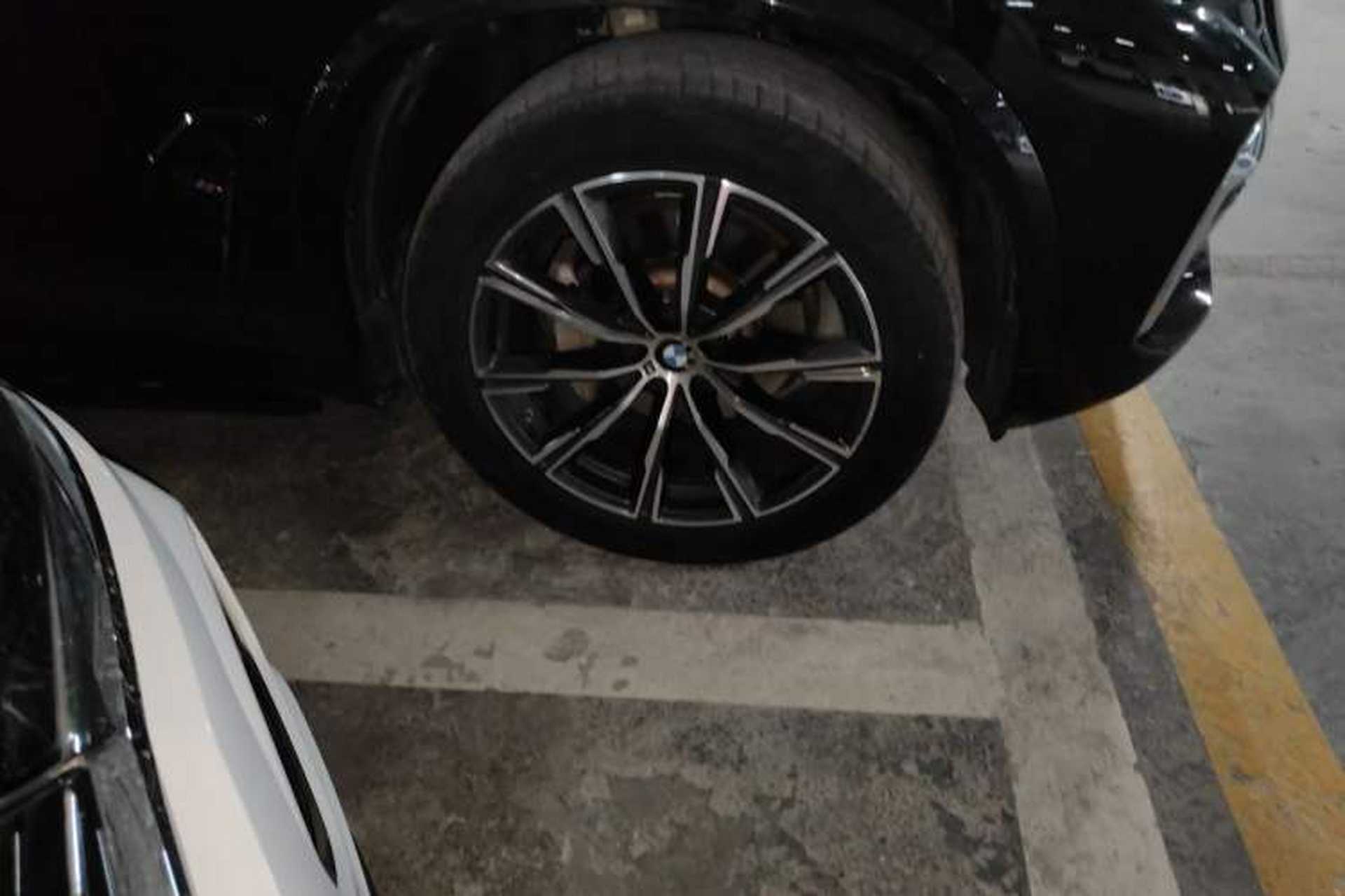 Used BMW X5 2022 xDrive 30Li M Sport Package Right Front Wheel Hub