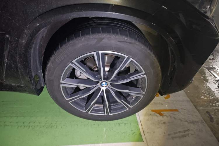 Used BMW X5 2022 xDrive 30Li Luxury M Sport Package Right Front Wheel Hub