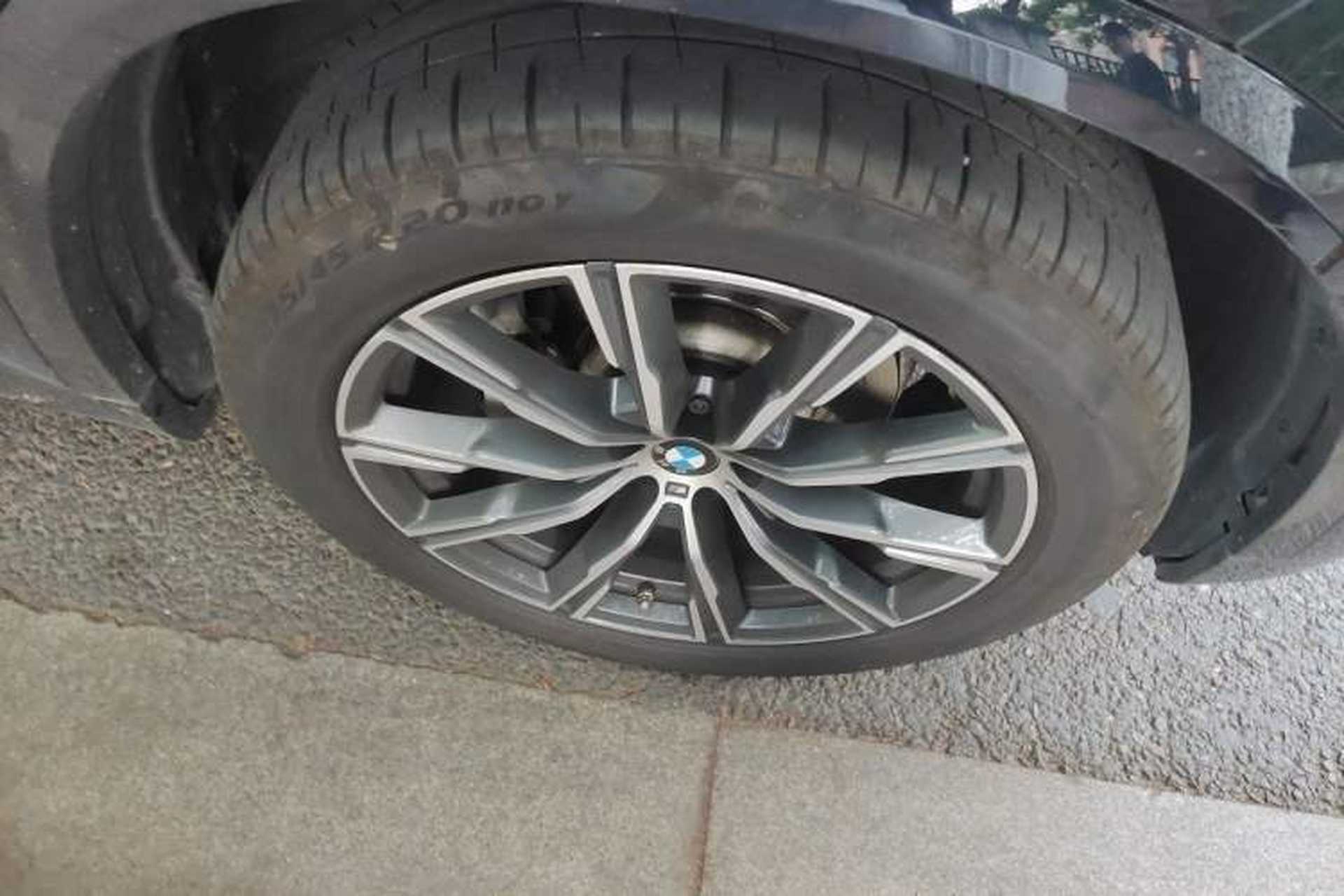 Used BMW X5 2022 Restyled xDrive 30Li Luxury Version M Sport Package Right Front Wheel Hub