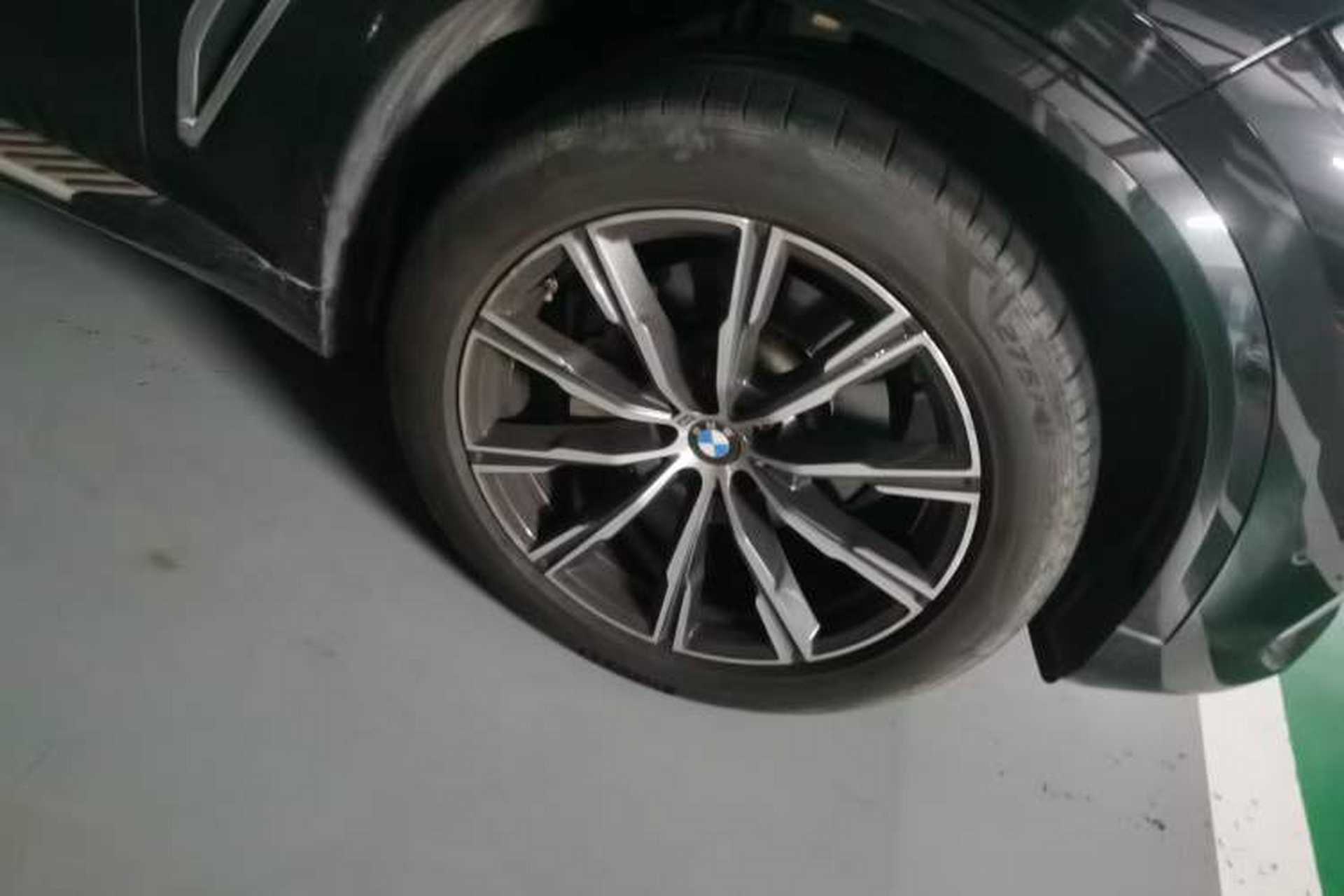 Used BMW X5 2022 Restyled xDrive 30Li Luxury Version M Sport Package Right Front Wheel Hub