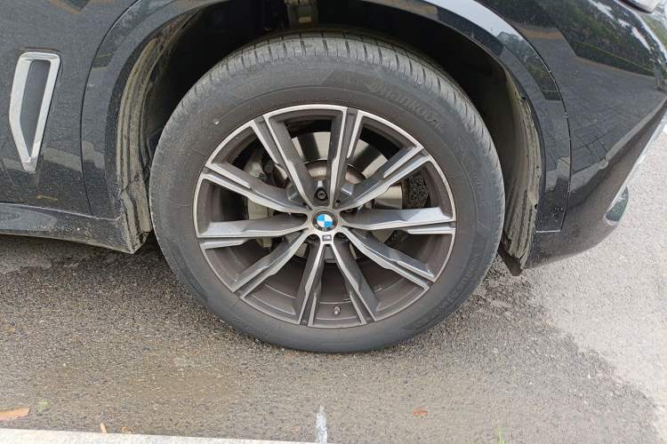 Used BMW X5 2022 xDrive 30Li Luxury M Sport Package Right Front Wheel Hub