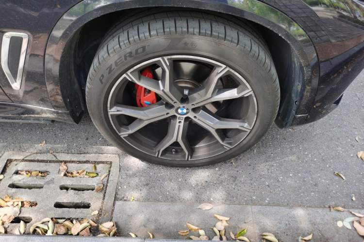Used BMW X5 2022 xDrive 40Li M Sport Package Right Front Wheel Hub