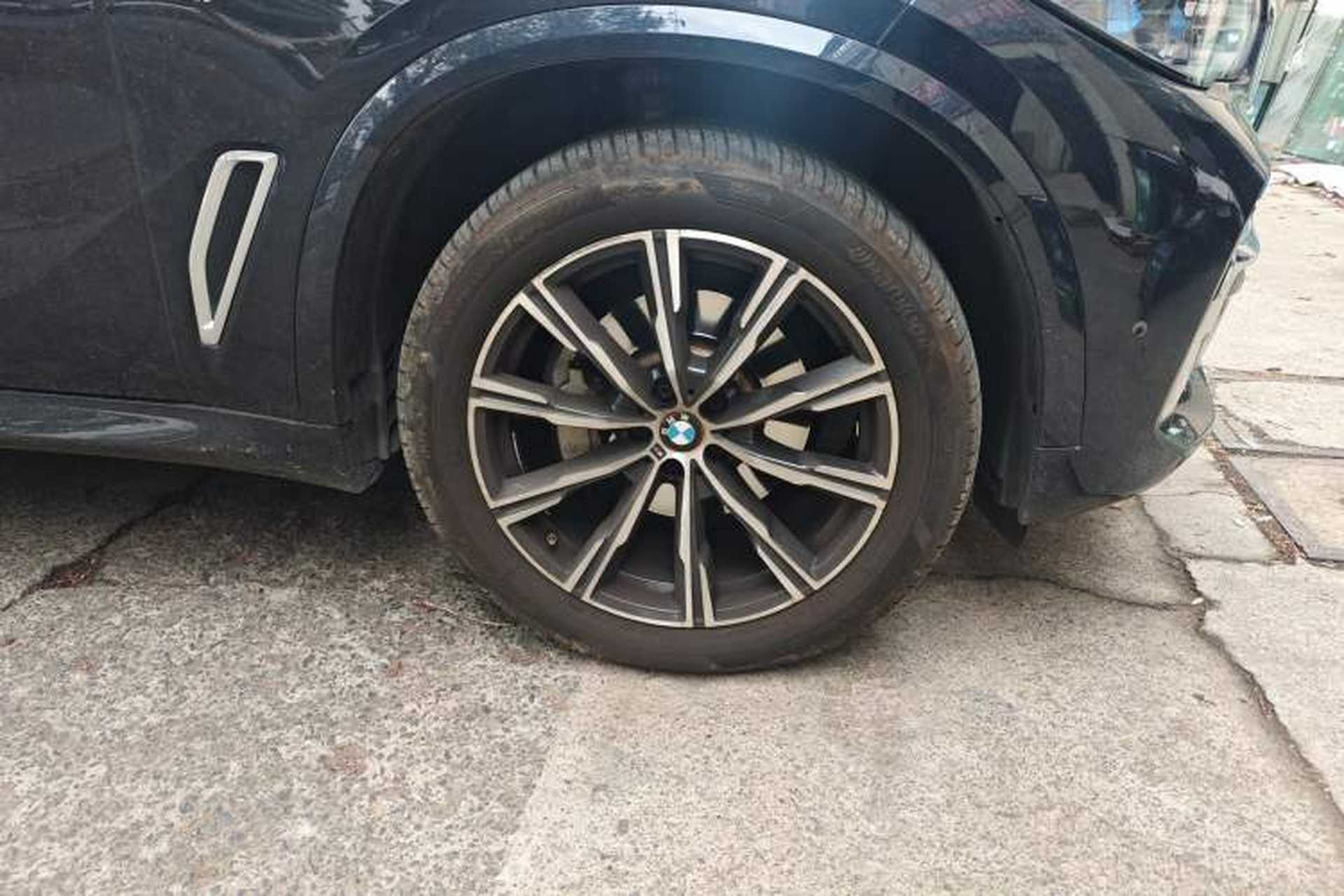 Used BMW X5 2022 xDrive 30Li Luxury M Sport Package Right Front Wheel Hub