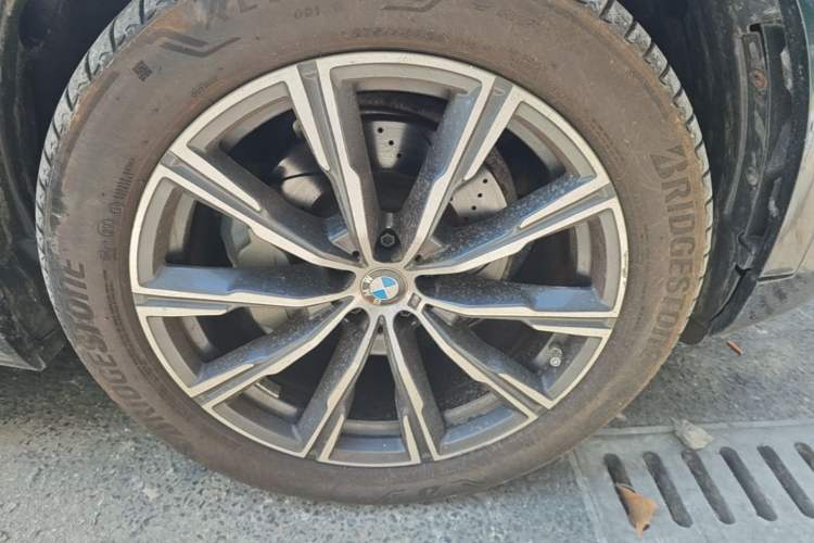 Used BMW X5 2022 xDrive 30Li Luxury M Sport Package Right Front Wheel Hub