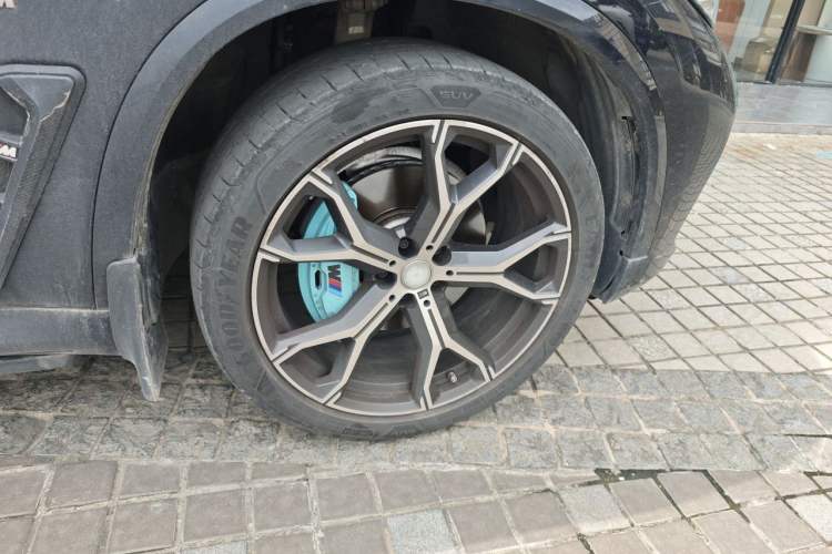 Used BMW X5 2022 xDrive 40Li M Sport Package Right Front Wheel Hub