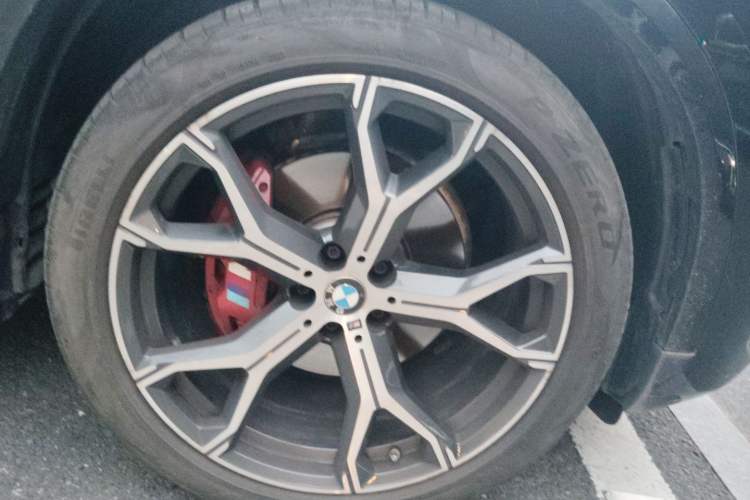 Used BMW X5 2022 Restyled xDrive 40Li M Sport Package Right Front Wheel Hub