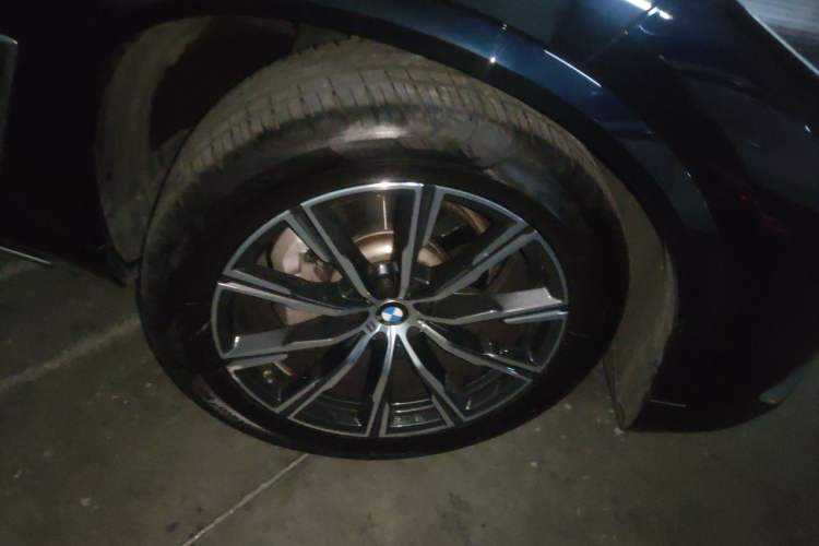 Used BMW X5 2022 Restyled xDrive 30Li Luxury Version M Sport Package Right Front Wheel Hub