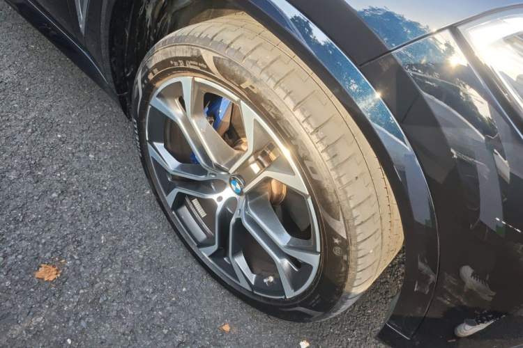 Used BMW X5 2022 xDrive 40Li Luxury Edition M Sport Package Right Front Wheel Hub